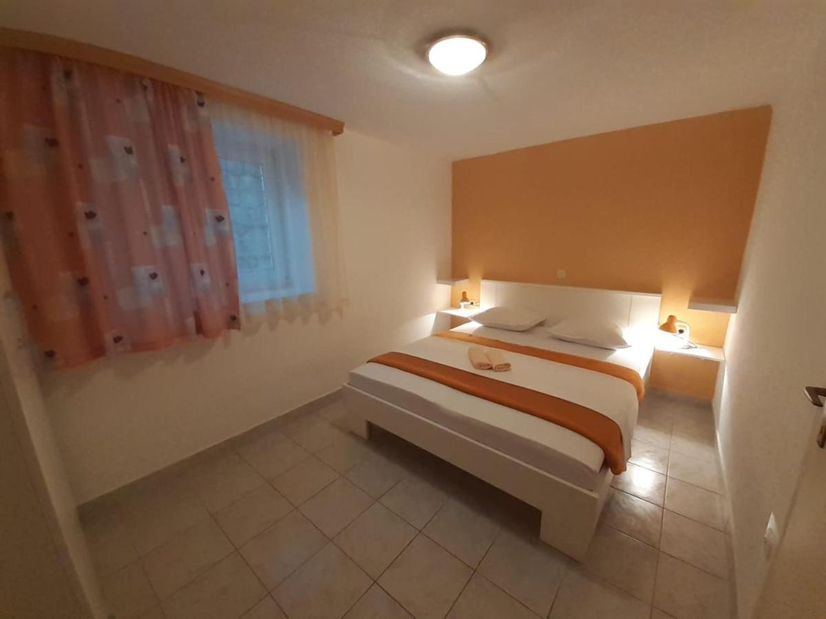 Apartments With A Parking Space Gradac, Makarska - 11332 Carnac Ngoại thất bức ảnh